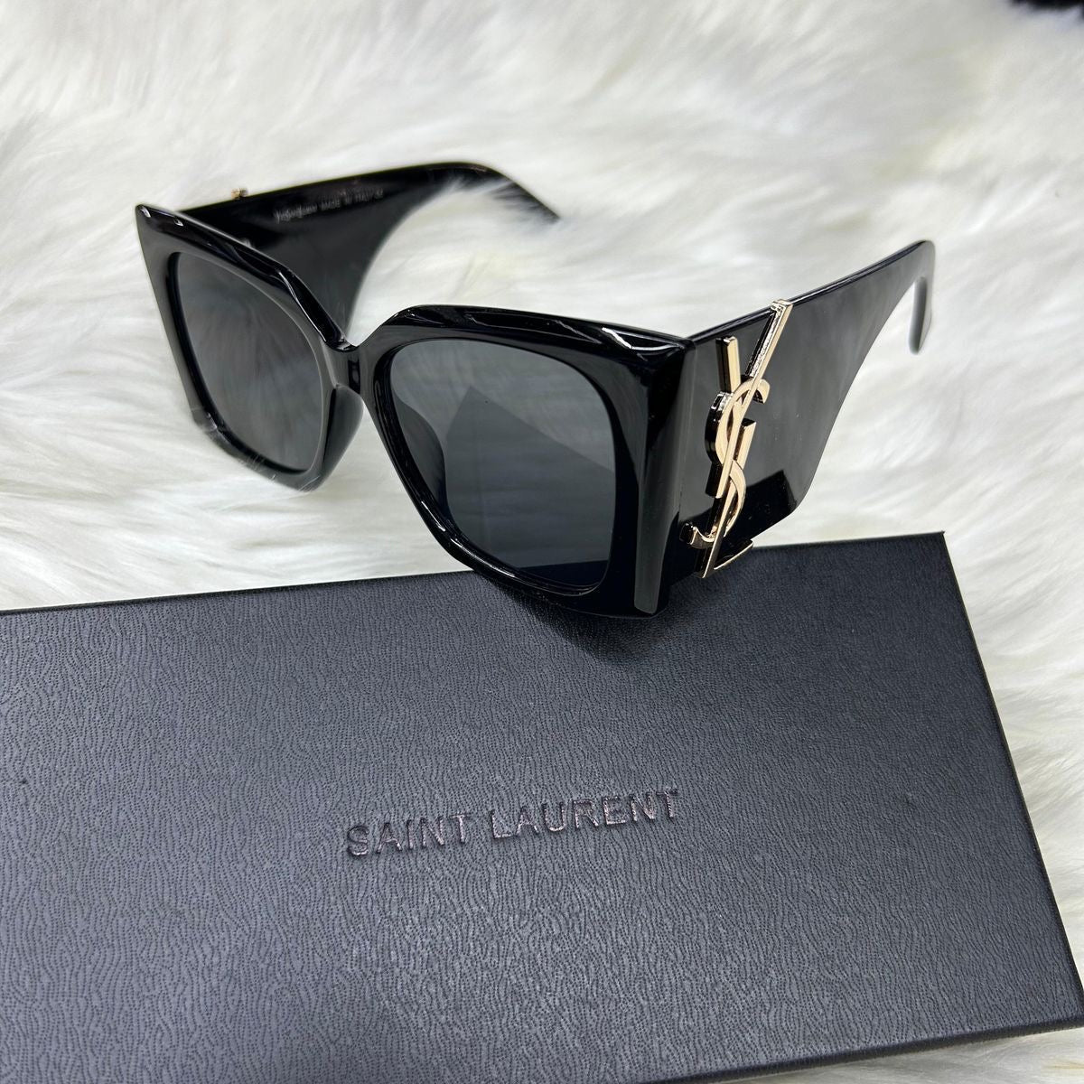 Ysl UV-400 sunglass